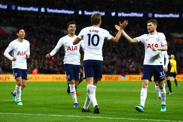 狼队发布新赛季主场球衣：致敬传统，伍尔弗汉普顿市徽取代队徽